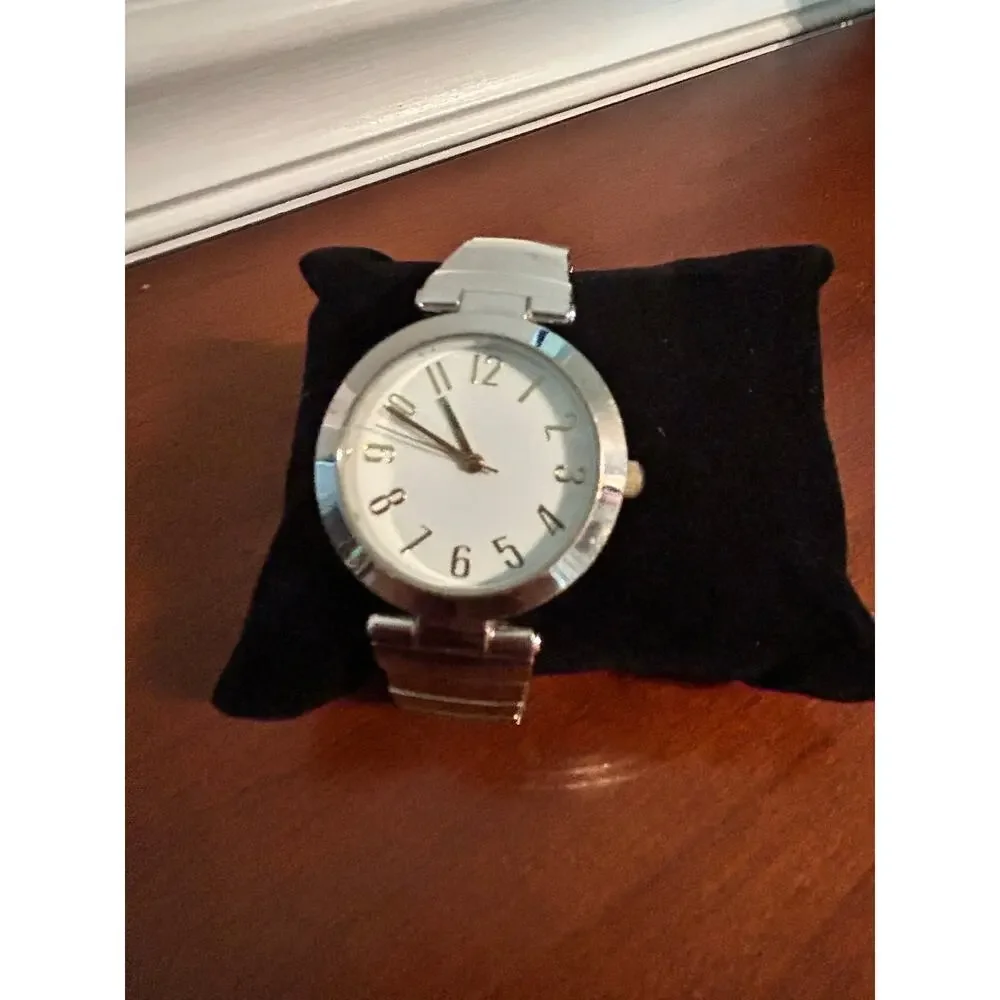 Treasured Times $15.00 Watch Collection Gld num wat 111